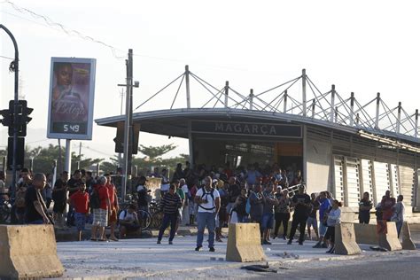 Esta Es Do Brt Lotadas No Dia Seguinte A Inc Ndio A Nibus