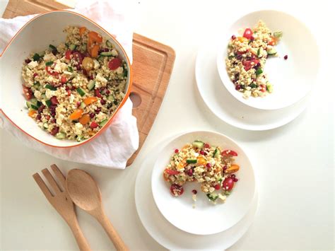 Parelcouscous Salade Met Komkommer Tomaatjes Granaatappel En Feta