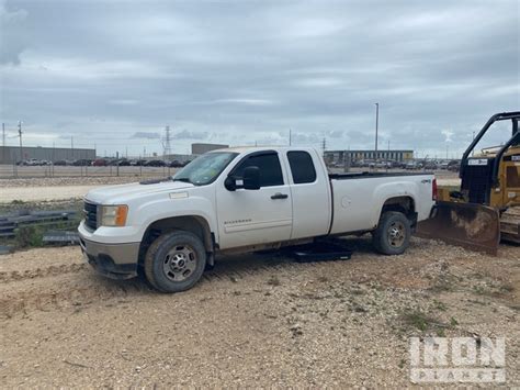 GMC 2500 HD 4x4 Extended Cab Pickup In Portland Texas United States