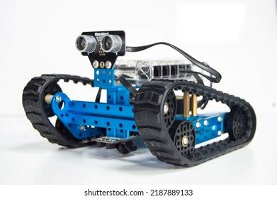 9 Mbot Robot Images, Stock Photos, 3D objects, & Vectors | Shutterstock