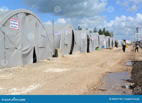 Les Gens Dans Le Camp De Réfugié Image Stock éditorial Image Du Syrie