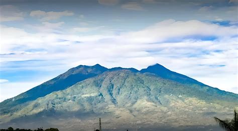 Bingung Muncak Ke Mana Ini Gunung Terfavorit Di Jawa Barat Jangan