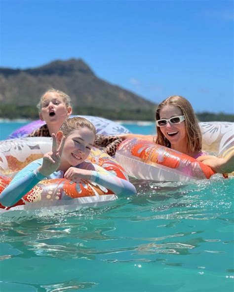 Agata Rubik W Bikini Pozuje Z C Rkami I Odradza Biedawakacje