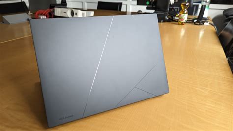 Asus Zenbook 14X im Test: Leichter Laptop mit 120 Hz schnellem OLED ...