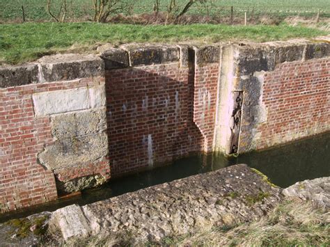 Eysey Lock Thames Severn Canal Vieve Forward Cc By Sa 2 0