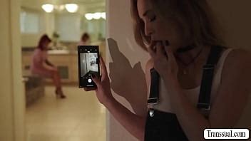 TS Madrastra Atrapada Y Se Folla A Su Hijastra XVIDEOS