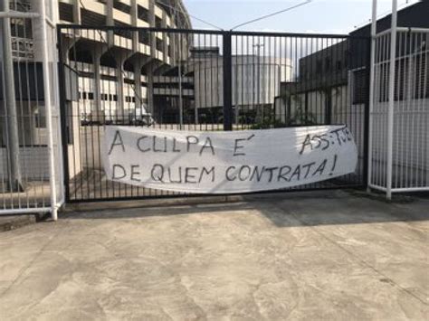 Protesto De Torcedores Gerou Mal Estar E Influenciou Na Demiss O De