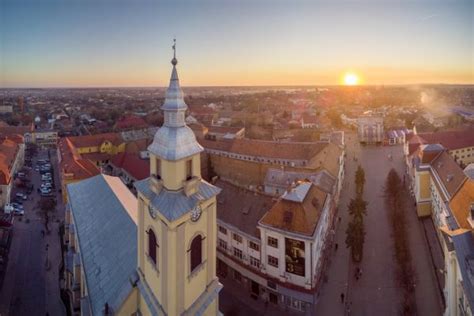 Lais Puzzle Abendansicht Von Oben Auf Beregovo Zentraler Platz Und