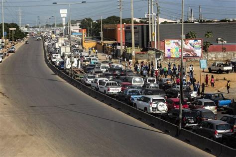 Angola quer construir fábrica de autocarros para diminuir importações e