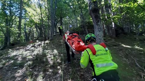 Ormea Cade Nei Boschi E Si Infortuna Recuperato Dal Soccorso Alpino