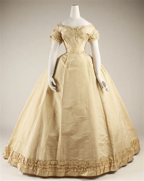 Couture préparation pour la crinoline de ma robe 1850 Amusidora