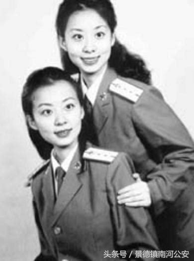 還記得她們嗎？1999年大閱兵，解放軍女兵方隊領隊的「姊妹花」吸引眼球 每日頭條