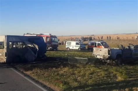 Un fatal accidente de una combi que llevaba jugadores de fútbol deja