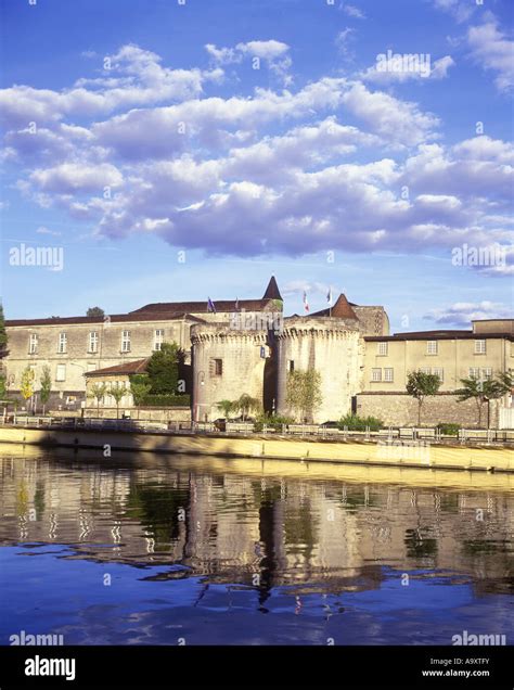 CHATEAU COGNAC RIVER CHARENTE COGNAC CHARENTE FRANCE Stock Photo - Alamy