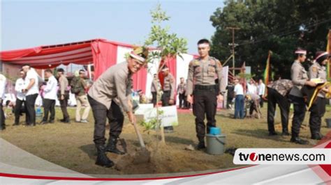 Cegah Abrasi Polda Riau Tanam Ribu Pohon Di Bibir Sungai