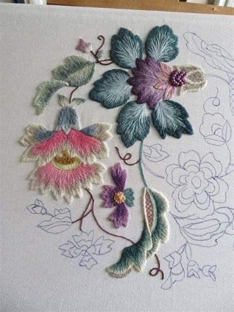 Pin By Dicaariza On Bordados Crewel Embroidery Patterns Crewel