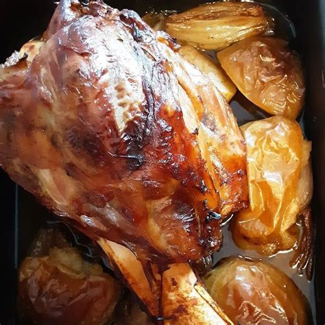 Roasting Chicken And Potatoes In A Slow Cooker