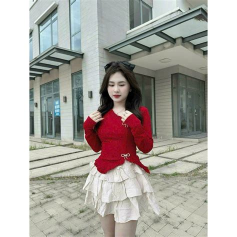 Set váy hot girl áo đỏ dài tay đính nơ chất vải thun tăm phối chân váy lụa màu trắng kem kèm