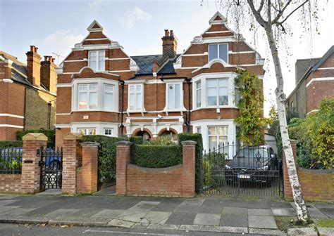 6 Bedroom Semi Detached House For Sale In London