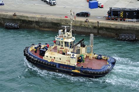 Dsc A Svitzer Hardy Harbour Tug Southampton Ocean Flickr