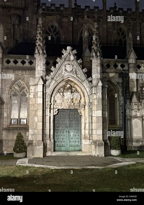 Vampire And Grave Hi Res Stock Photography And Images Alamy