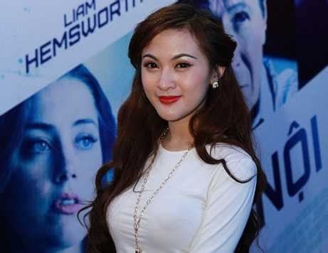 Hot girl Kelly xinh đẹp sau 5 lần phẫu thuật cằm