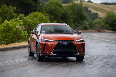 2020 Lexus Ux 250h Efficient Style In A Very Small Package Cnet