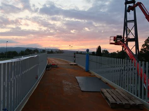 En Images Bourg Lès Valence La Spectaculaire Installation Du Mât De La Passerelle