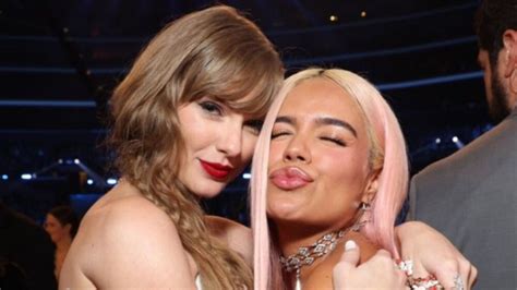 La Foto De Karol G Y Taylor Swift Que Rompe Las Redes Las Reinas De Los Grammy Bluradio