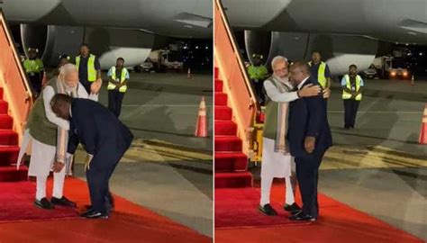 Papua New Guinea Pm Touches Pm Modis Feet In Heartwarming Gesture