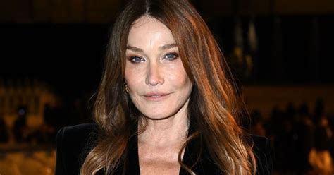 Carla Bruni M Connaissable Mais Sublime Avec Une Frange Droite Et Un