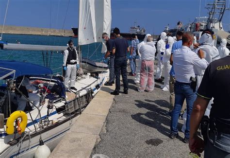 Da Lampedusa In Calabria Arrivano Altri Migranti Calabria