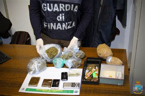 Luino Sequestrati 1 5 Kg Di Droga Due Arresti