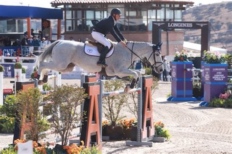 Sergio Salomón entrega trofeos a ganadores del Gran Premio Longines CSI