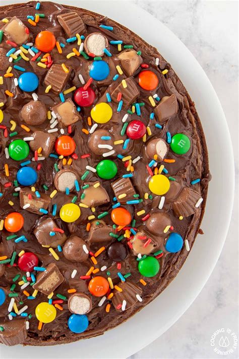 Candy Brownie Pizza Recipe Chocolate Pizza Brownie Pizza Yummy