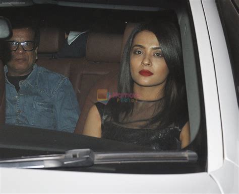 Surveen Chawla At Salman S Bday In Panvel Farm House On 26th Dec 2014