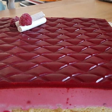 Bavarois Framboise Sur Son Fondant Aux Amandes Guy Demarle Recette