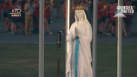 Lourdes United Procession Mariale Aux Flambeaux Youtube