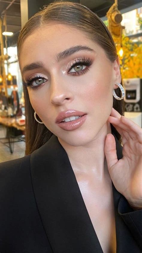 Rabia Nur Ertürk adlı kullanıcının augen make up nude panosundaki Pin Mezuniyet balosu makyajı