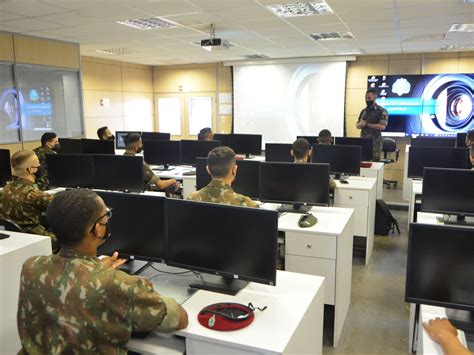 Escola De Comunicações Escola De Comunicações Atende Ao Primeiro