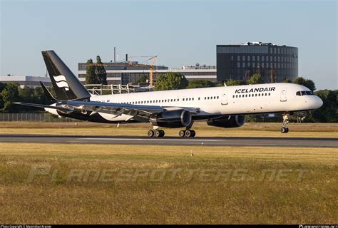 TF LLL Icelandair Boeing 757 256 WL Photo By Maximilian Kramer ID