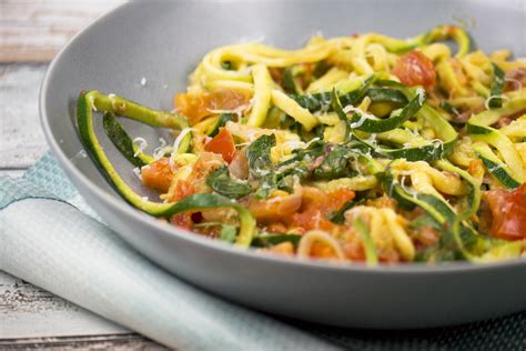 Low Carb Zucchini Spaghetti Mit Frischk Se Und Tomaten