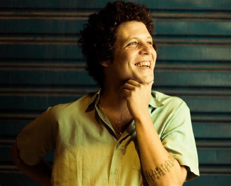 Pomares filho de Cássia Eller apresenta primeiro disco solo em