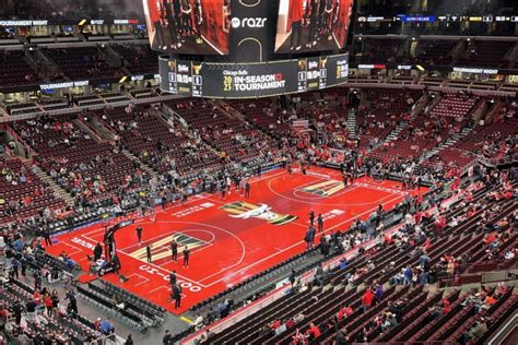 Los Bulls cambian su parqué por primera vez en 57 años así se mudó la