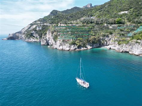 Van Salerno Zeilboottocht Van Een Hele Dag Langs De Kust Van Amalfi