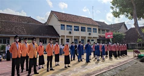 Upacara Bendera Dalam Rangka Memperingati Hut Republik Indonesia Ke 77