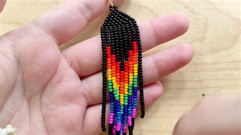 COMO HACER ARETES DE FLECOS MULTICOLOR ARETES EN MOSTACILLA PASO A