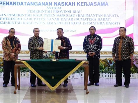 Goriau Pemprov Riau Tandatangani Naskah Kerjasama Dengan Pemkab