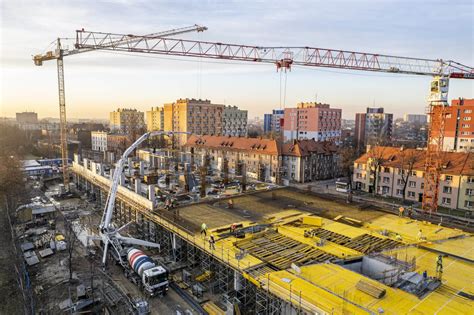 Zdjęcie 1 Trwa budowa centrum przesiadkowego przy ulicy Goethego