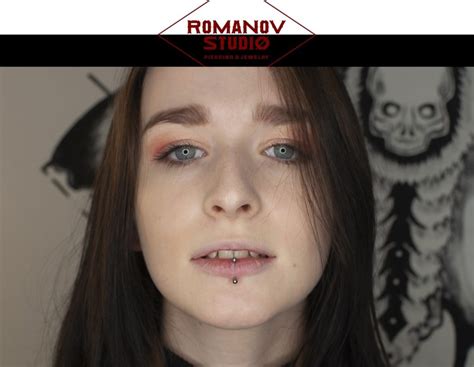 Пирсинг губ - Сделать прокол губы в салоне -2800₽ Профессионально!